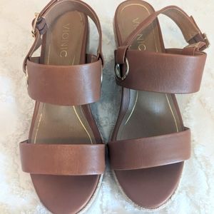 EUC Vionic Vero Olive Tulum Espadrille Wedge Sandals Women's sz 9